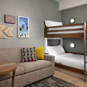 Kids Suite with2 Queen or 2 Twin or Single Bunk Beds Suite